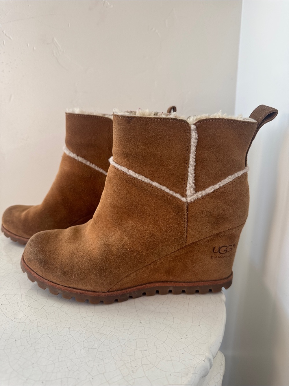 UGG Chestnut Suede Shearling Lined Wedge Booties Waterproof Casual Size 7 GUC